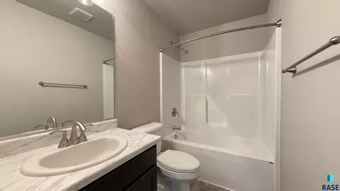 6801 W 6801-6807 W Gresford Pl, Sioux Falls, SD 57106 photo 14