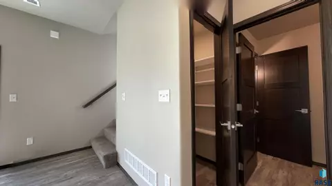 6801 W 6801-6807 W Gresford Pl, Sioux Falls, SD 57106 photo 8