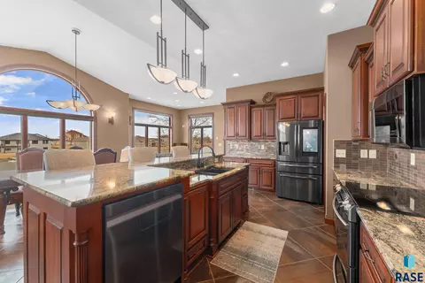 110 Linden Dr, Madison, SD 57042 photo 23