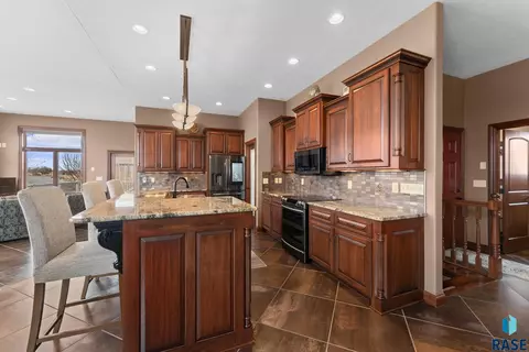 110 Linden Dr, Madison, SD 57042 photo 20