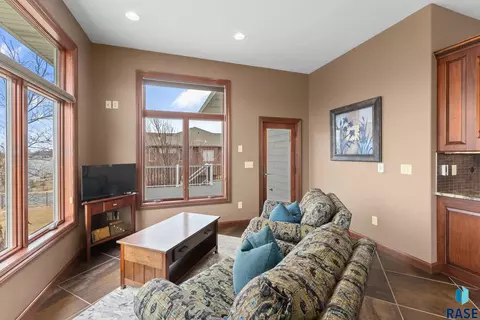 110 Linden Dr, Madison, SD 57042 photo 28