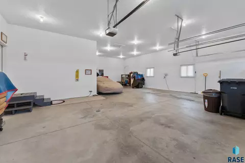 110 Linden Dr, Madison, SD 57042 photo 63