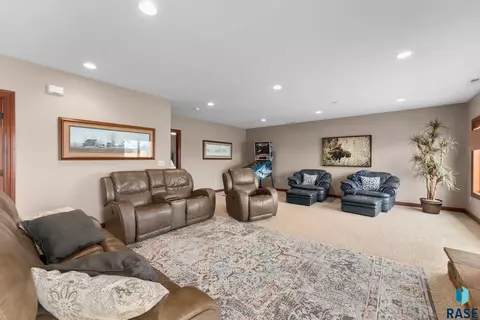 110 Linden Dr, Madison, SD 57042 photo 50