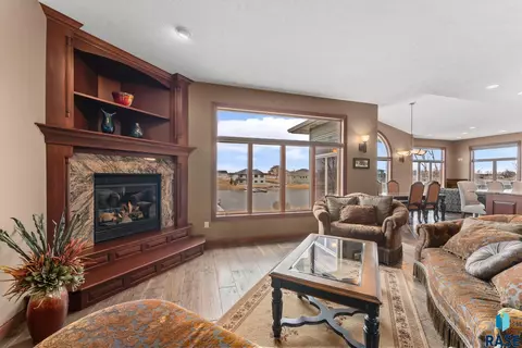 110 Linden Dr, Madison, SD 57042 photo 7