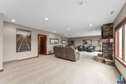 110 Linden Dr, Madison, SD 57042 photo 51