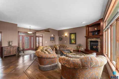 110 Linden Dr, Madison, SD 57042 photo 13