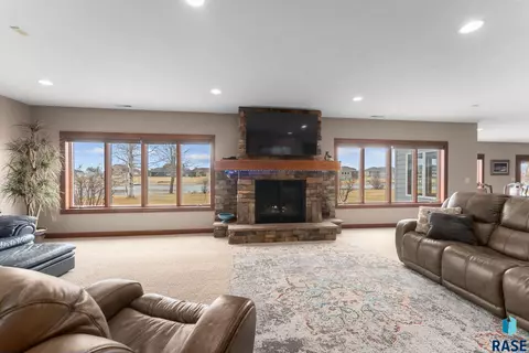 110 Linden Dr, Madison, SD 57042 photo 48