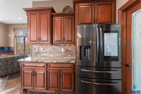 110 Linden Dr, Madison, SD 57042 photo 22