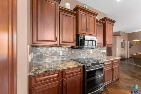 110 Linden Dr, Madison, SD 57042 photo 16