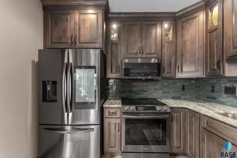 110 Linden Dr, Madison, SD 57042 photo 54