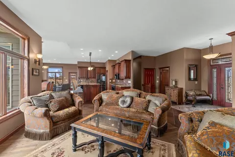 110 Linden Dr, Madison, SD 57042 photo 8
