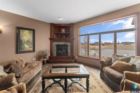 110 Linden Dr, Madison, SD 57042 photo 9