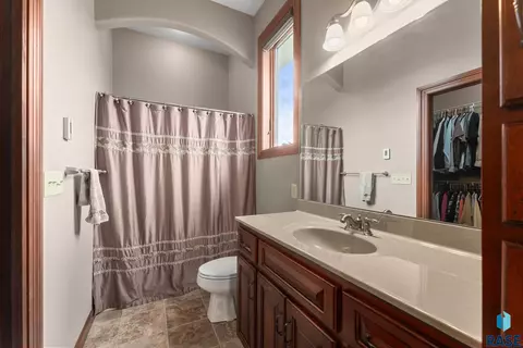 110 Linden Dr, Madison, SD 57042 photo 33