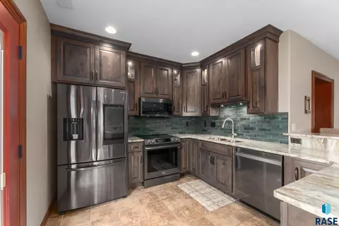 110 Linden Dr, Madison, SD 57042 photo 57