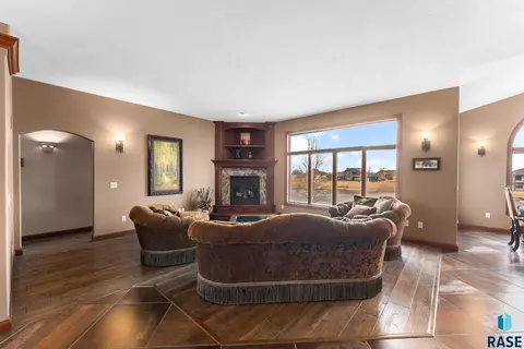 110 Linden Dr, Madison, SD 57042 photo 14