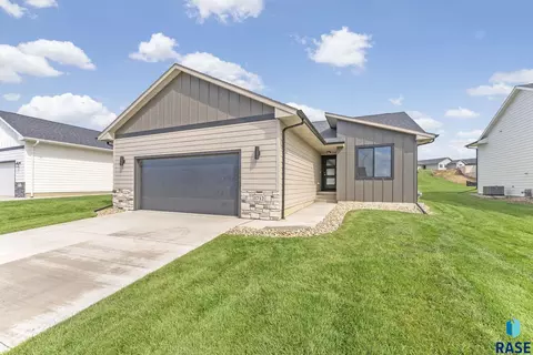 1712 N Concord Dr, Sioux Falls, SD 57110
