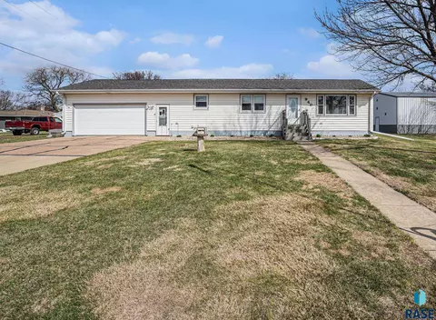 940 E 2nd St, Bridgewater, SD 57319 photo 2
