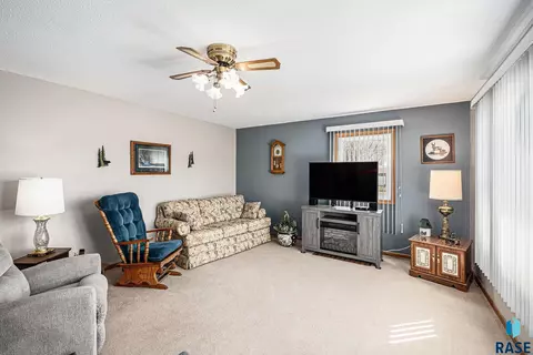 940 E 2nd St, Bridgewater, SD 57319 photo 4