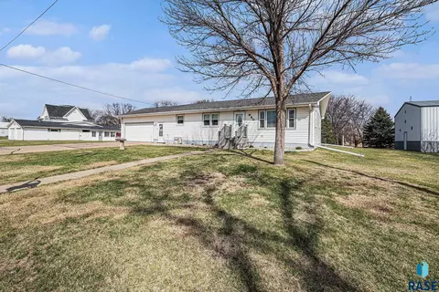 940 E 2nd St, Bridgewater, SD 57319 photo 3