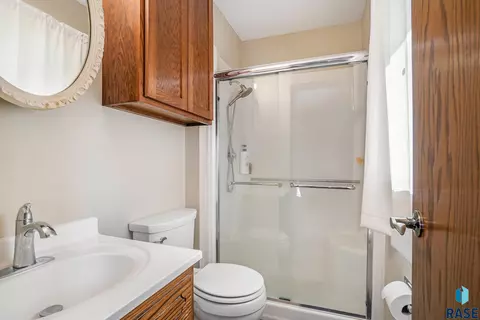 313 E Lotta St, Sioux Falls, SD 57105 photo 7