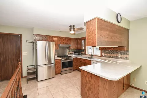 313 E Lotta St, Sioux Falls, SD 57105 photo 5