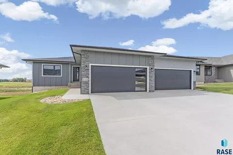 1721 N Concord Dr, Sioux Falls, SD 57110