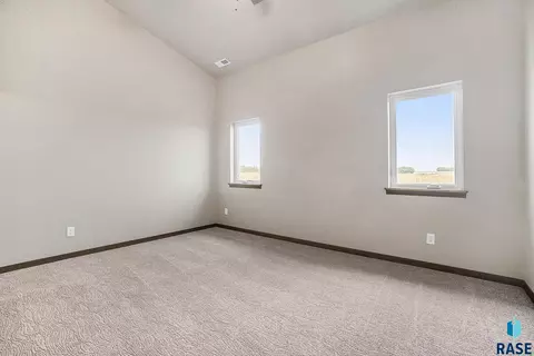 1106 NE 11th St, Madison, SD 57042 photo 6