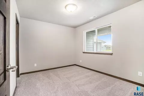 1108 NE 11th St, Madison, SD 57042 photo 4