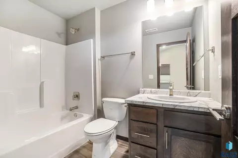 1108 NE 11th St, Madison, SD 57042 photo 5