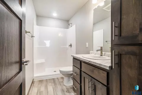1108 NE 11th St, Madison, SD 57042 photo 7