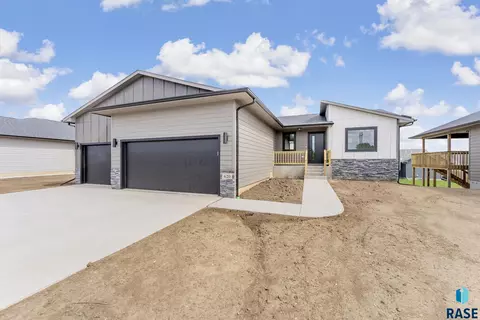 620 N Yankee Ave, Sioux Falls, SD 57110 photo 2