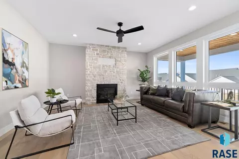 5512 E Saddle Ridge Cir, Sioux Falls, SD 57110 photo 2