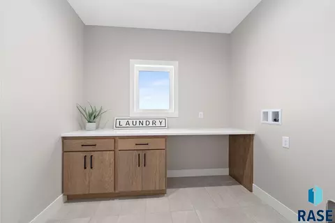 5512 E Saddle Ridge Cir, Sioux Falls, SD 57110 photo 18