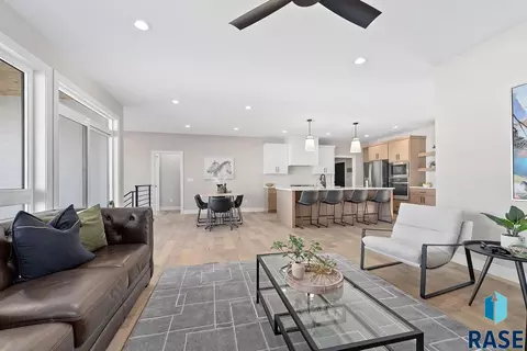 5512 E Saddle Ridge Cir, Sioux Falls, SD 57110 photo 3