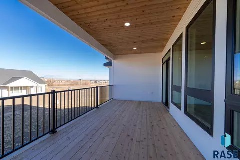5512 E Saddle Ridge Cir, Sioux Falls, SD 57110 photo 12