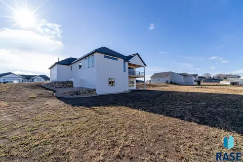 5512 E Saddle Ridge Cir, Sioux Falls, SD 57110 photo 32