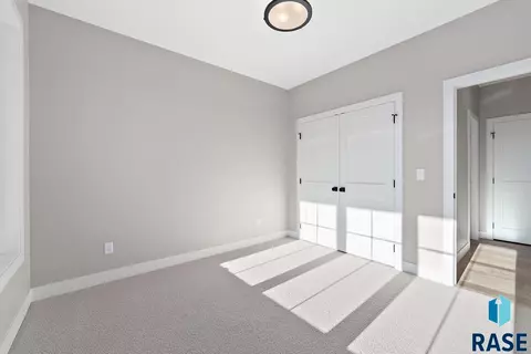 5512 E Saddle Ridge Cir, Sioux Falls, SD 57110 photo 22