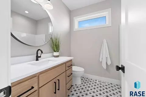 5512 E Saddle Ridge Cir, Sioux Falls, SD 57110 photo 19