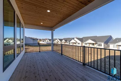 5512 E Saddle Ridge Cir, Sioux Falls, SD 57110 photo 6