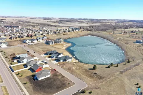 509 E Lakeview Dr, Brandon, SD 57005 photo 4
