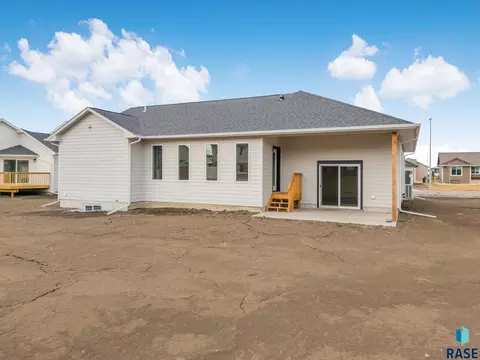 Exterior - 1310 Poplar Ave, Tea, SD 57064 photo 3 of 4