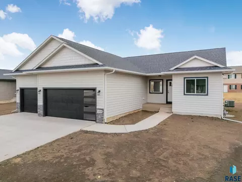 Exterior - 1310 Poplar Ave, Tea, SD 57064 photo 2 of 4