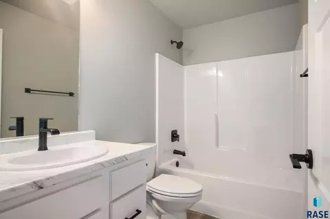 Bath - 1310 Poplar Ave, Tea, SD 57064 photo 1 of 2