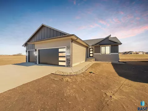 Exterior - 1320 Poplar Ave, Tea, SD 57064 photo 2 of 5