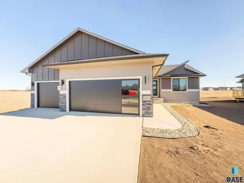 Exterior - 1320 Poplar Ave, Tea, SD 57064 photo 3 of 5