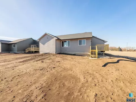 Exterior - 1320 Poplar Ave, Tea, SD 57064 photo 4 of 5
