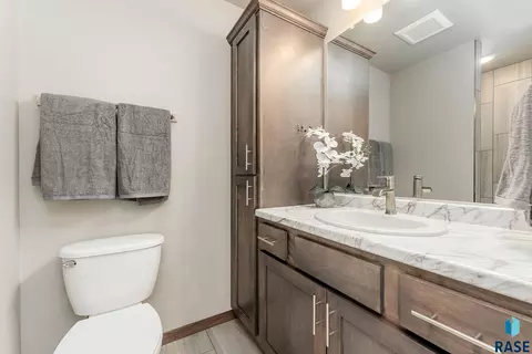 Bath - 1320 Poplar Ave, Tea, SD 57064 photo 2 of 3