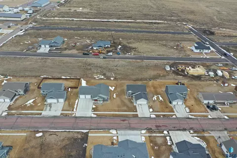 717 Wildcat Ave, Colman, SD 57017 photo 8