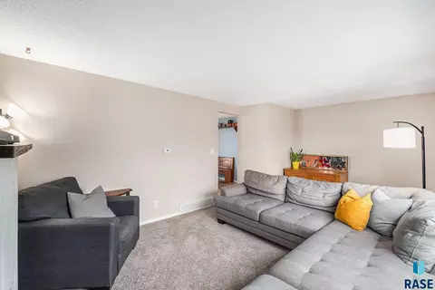 2005 E Walnut St, Sioux Falls, SD 57103 photo 4