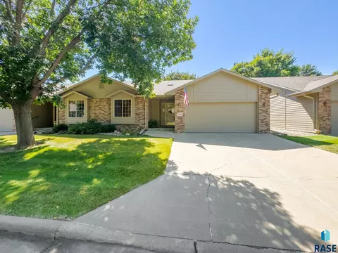 5311 W Sunnydale Pl, Sioux Falls, SD 57106